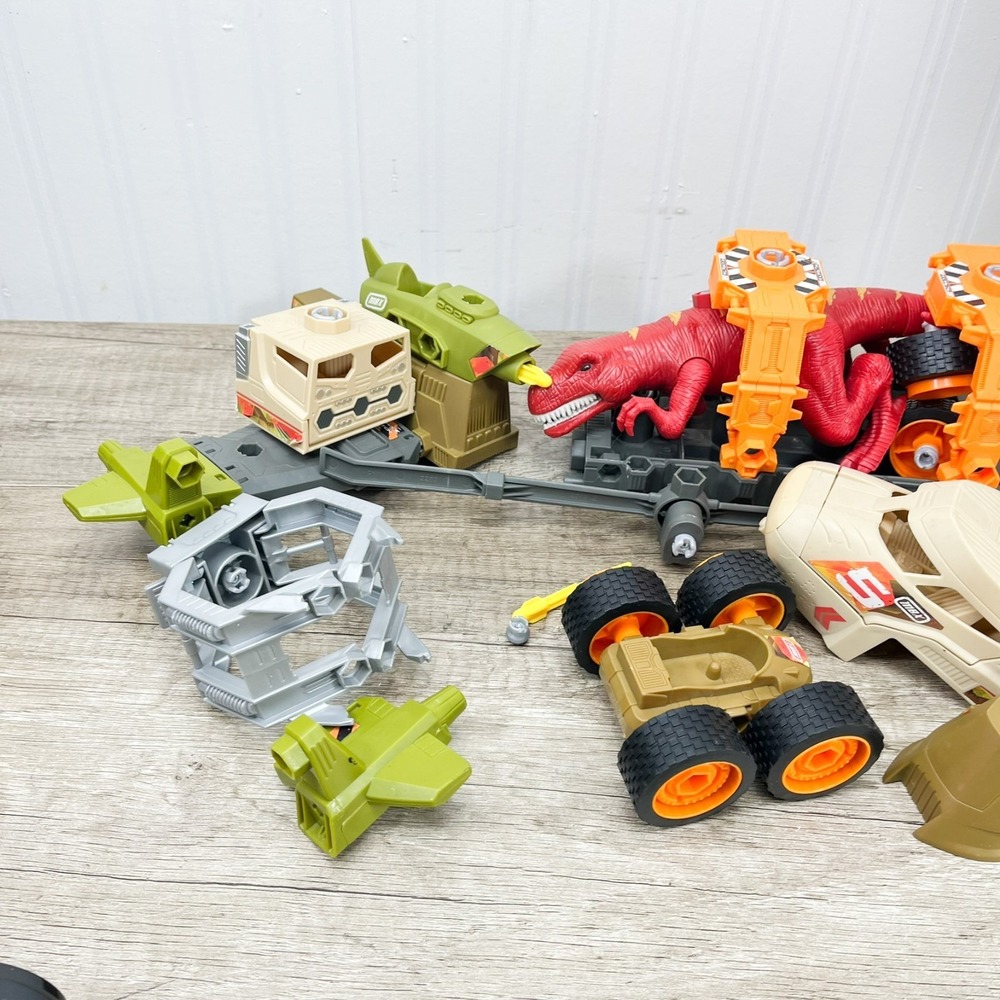 Matchbox Mega Rig Jurassic Copter Play Set Building System Mattel 2010 NICE - Picture 3 of 6
